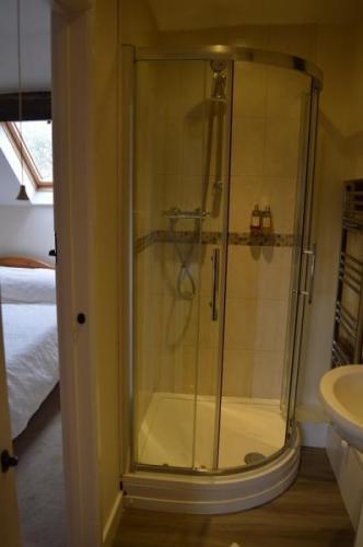 En-suite Shower Room at Farmhouse Cottage